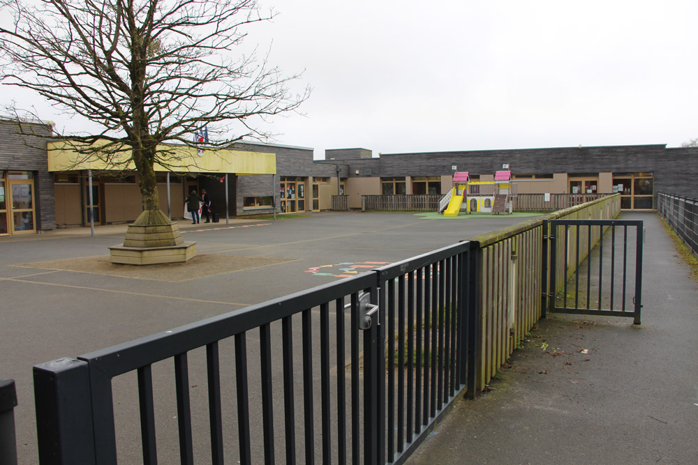 Cour de récréation de l'école maternelle Christian Le Verge
