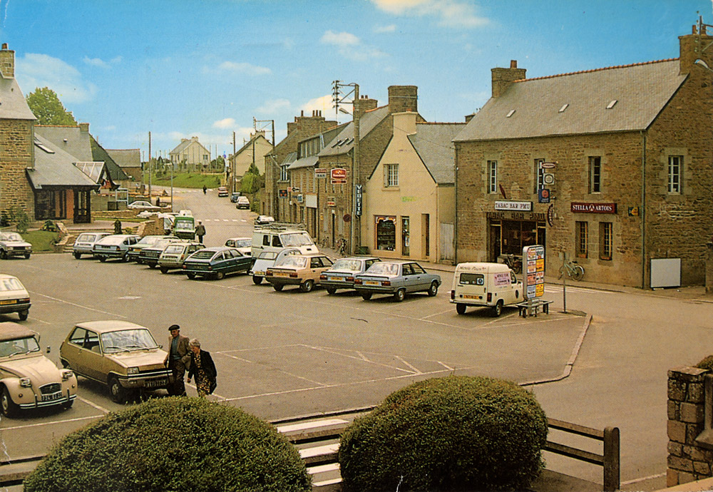 Image du bourg de Ploumagoar dans les années 70/80.